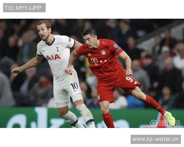 莱万回归诺坎普引发拜仁球迷愤怒指责其忘恩负义